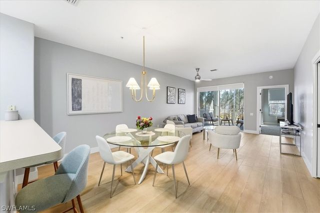 8259 Parkstone PL 8, Naples, FL 34120