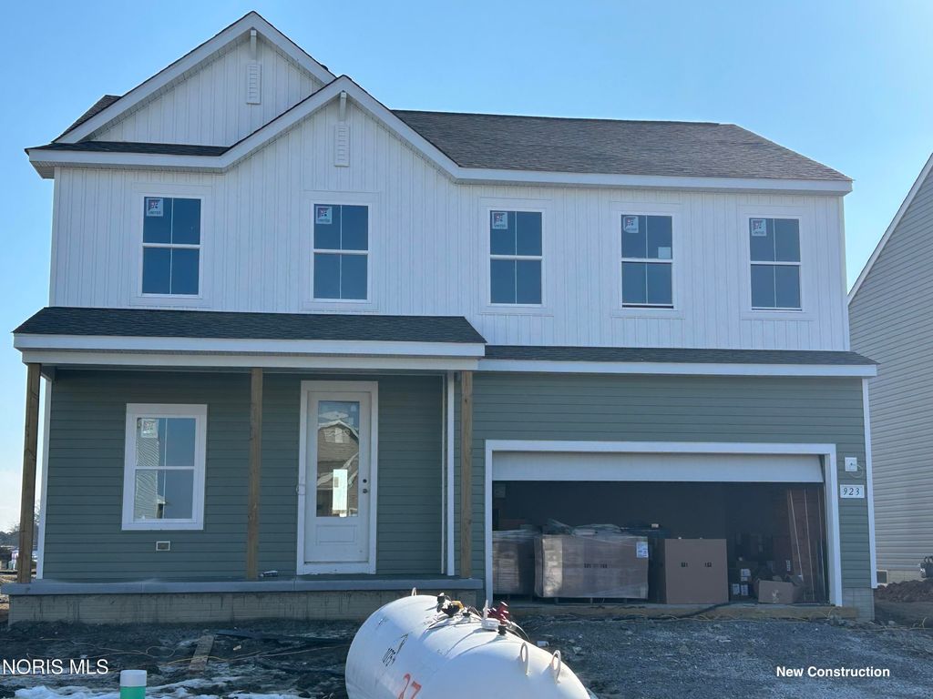 923 Darter Drive, Bowling Green, OH 43402