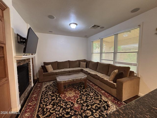 2239 E BOWKER Street, Phoenix, AZ 85040