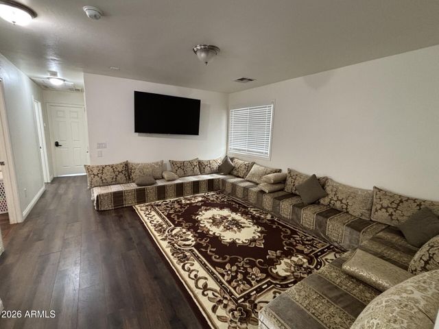 2239 E BOWKER Street, Phoenix, AZ 85040