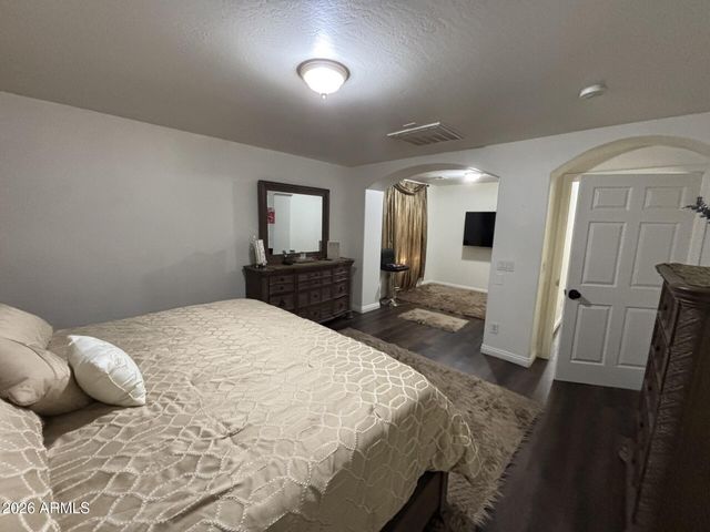 2239 E BOWKER Street, Phoenix, AZ 85040