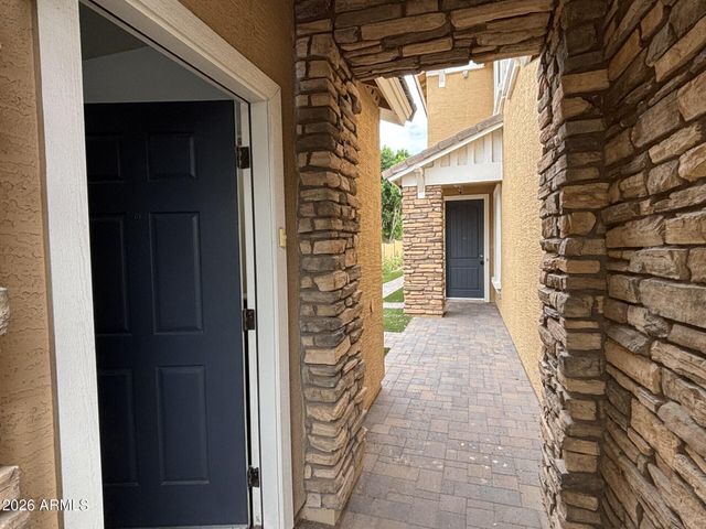 2239 E BOWKER Street, Phoenix, AZ 85040