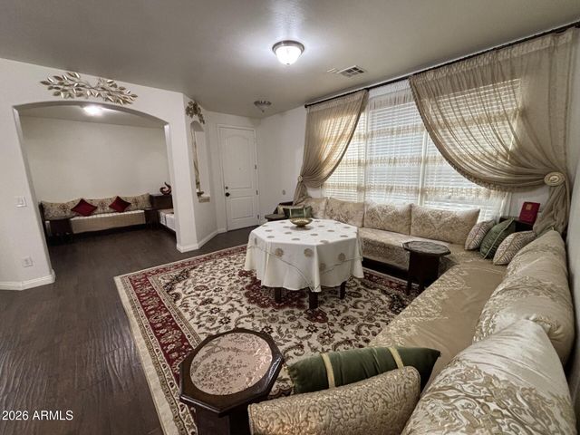 2239 E BOWKER Street, Phoenix, AZ 85040