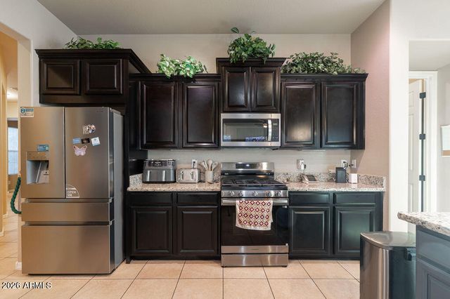 18074 W TURNEY Avenue, Goodyear, AZ 85395