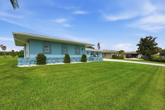 2773 SE Pine Valley Street, Port St. Lucie, FL 34952