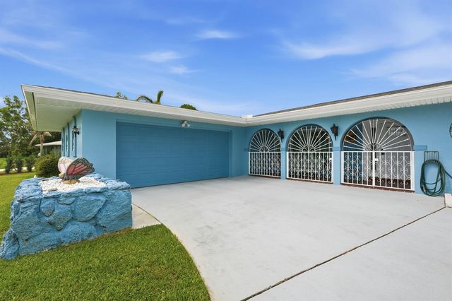 2773 SE Pine Valley Street, Port St. Lucie, FL 34952