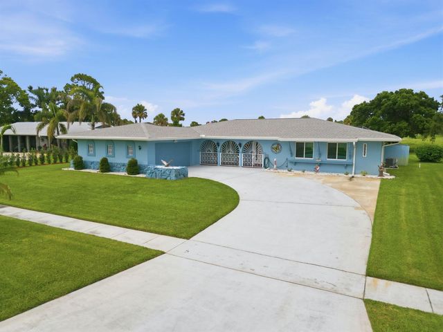 2773 SE Pine Valley Street, Port St. Lucie, FL 34952