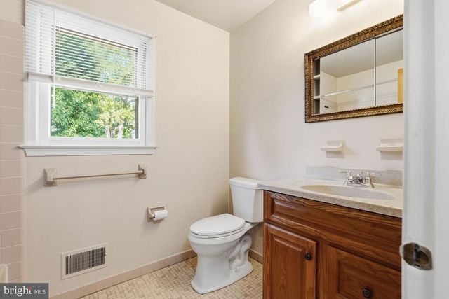 614 HIGHLAND TER, Holmes, PA 19043