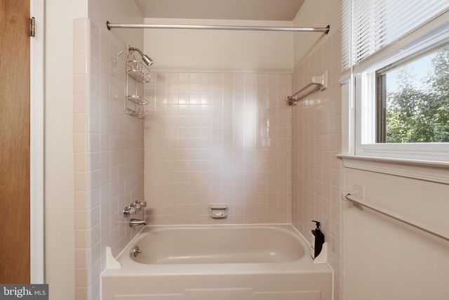 614 HIGHLAND TER, Holmes, PA 19043