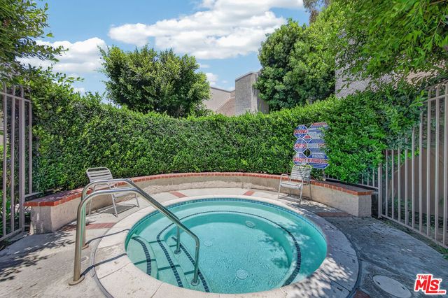 15173 Magnolia Boulevard F, Los Angeles, CA 91403