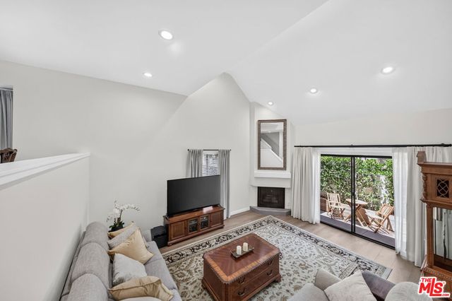 15173 Magnolia Boulevard F, Los Angeles, CA 91403