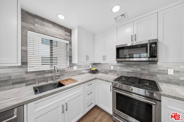 15173 Magnolia Boulevard F, Los Angeles, CA 91403