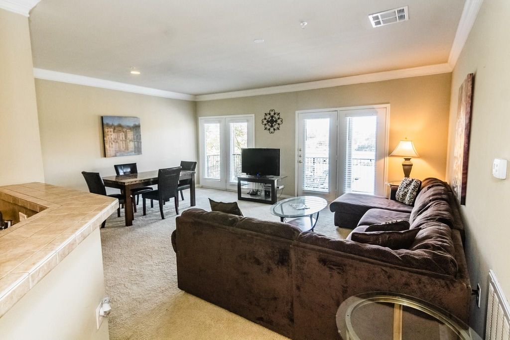 2400 Mccue Road 332, Houston, TX 77056