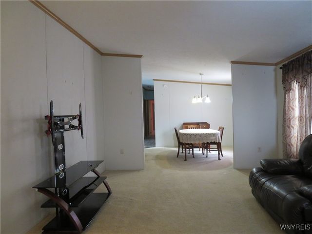 5455 Southwestern Boulevard 15, Hamburg, NY 14075