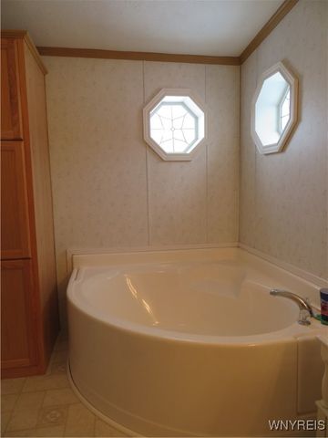 5455 Southwestern Boulevard 15, Hamburg, NY 14075