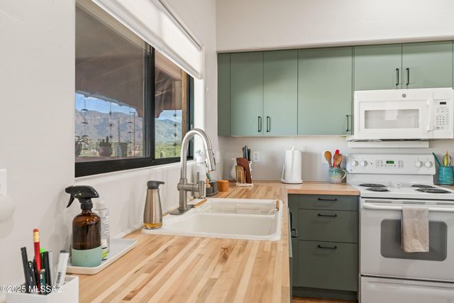 166 E Limberlost Dr Unit 202, Tucson, AZ 85705