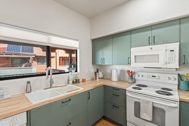 166 E Limberlost Dr Unit 202, Tucson, AZ 85705