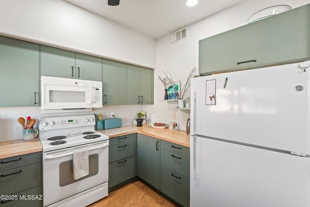 166 E Limberlost Dr Unit 202, Tucson, AZ 85705