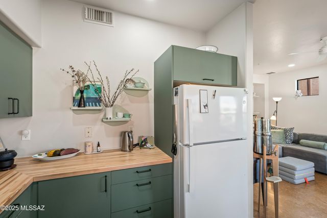 166 E Limberlost Dr Unit 202, Tucson, AZ 85705