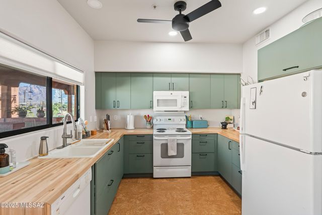 166 E Limberlost Dr Unit 202, Tucson, AZ 85705