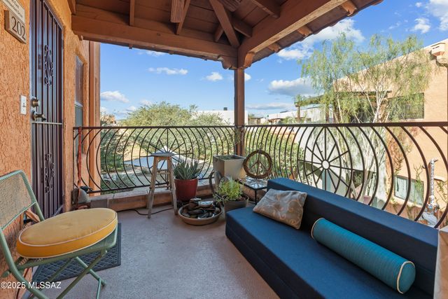 166 E Limberlost Dr Unit 202, Tucson, AZ 85705