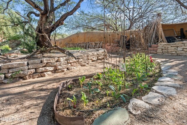 166 E Limberlost Dr Unit 202, Tucson, AZ 85705