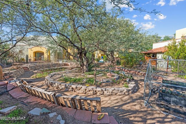 166 E Limberlost Dr Unit 202, Tucson, AZ 85705