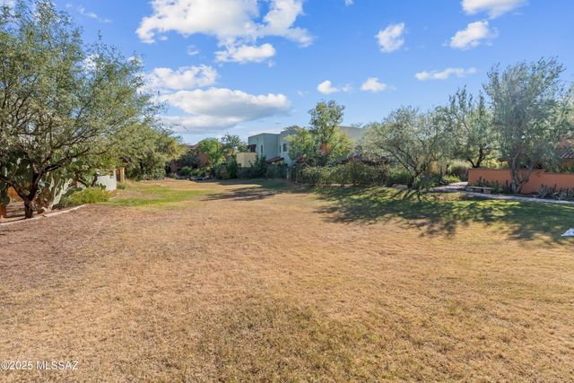 166 E Limberlost Dr Unit 202, Tucson, AZ 85705