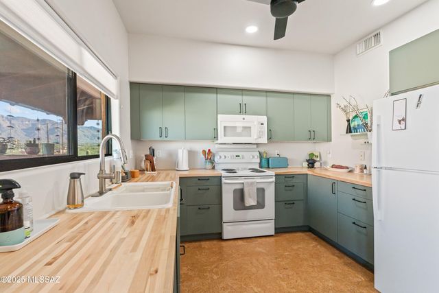 166 E Limberlost Dr Unit 202, Tucson, AZ 85705