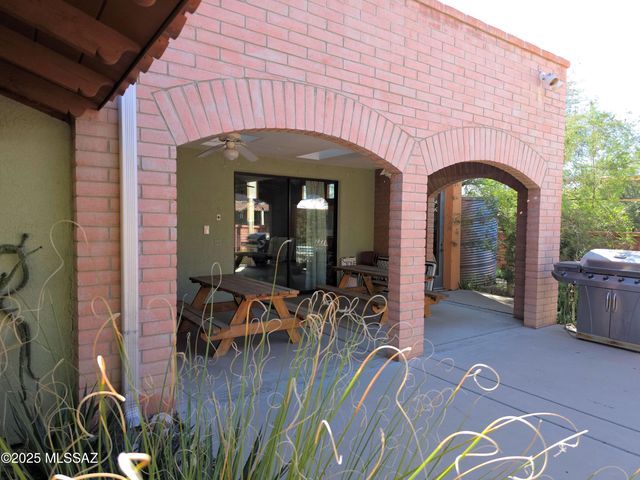 166 E Limberlost Dr Unit 202, Tucson, AZ 85705