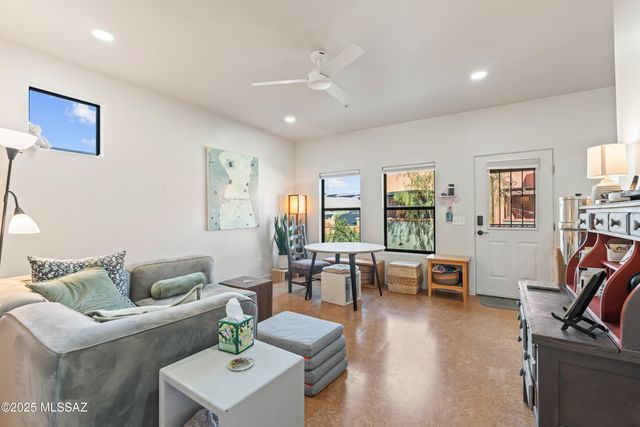 166 E Limberlost Dr Unit 202, Tucson, AZ 85705