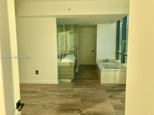 650 NE 32nd St 4408, Miami, FL 33137