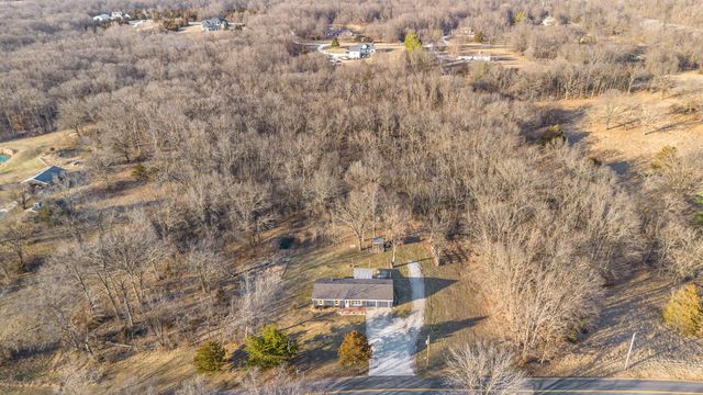 9651 E LAKE SAN-LYNN RD, Centralia, MO 65240