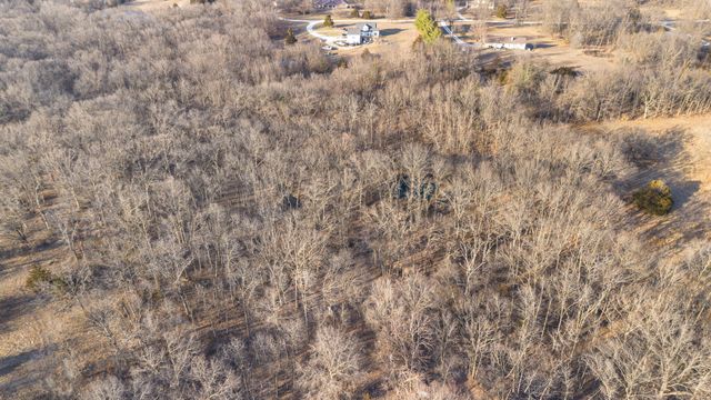 9651 E LAKE SAN-LYNN RD, Centralia, MO 65240