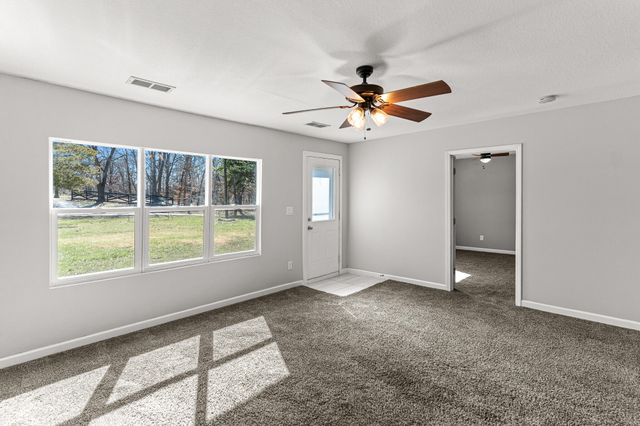 9651 E LAKE SAN-LYNN RD, Centralia, MO 65240