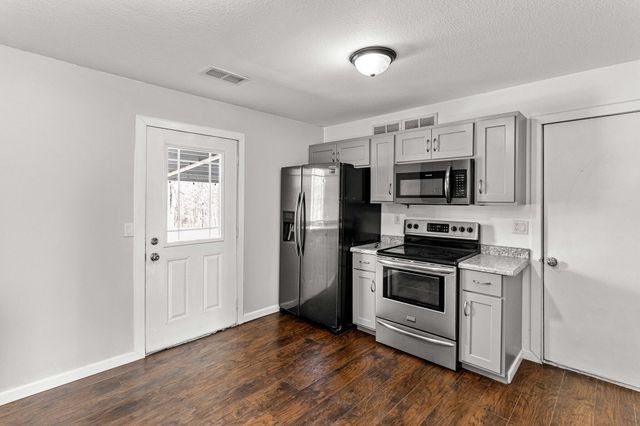 9651 E LAKE SAN-LYNN RD, Centralia, MO 65240