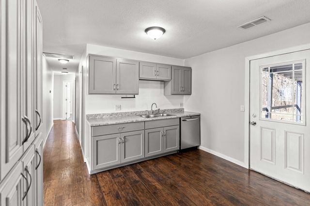 9651 E LAKE SAN-LYNN RD, Centralia, MO 65240