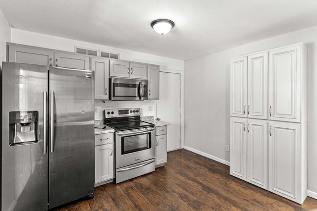 9651 E LAKE SAN-LYNN RD, Centralia, MO 65240