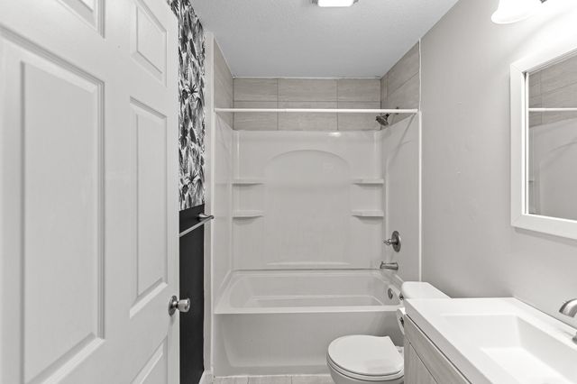 9651 E LAKE SAN-LYNN RD, Centralia, MO 65240