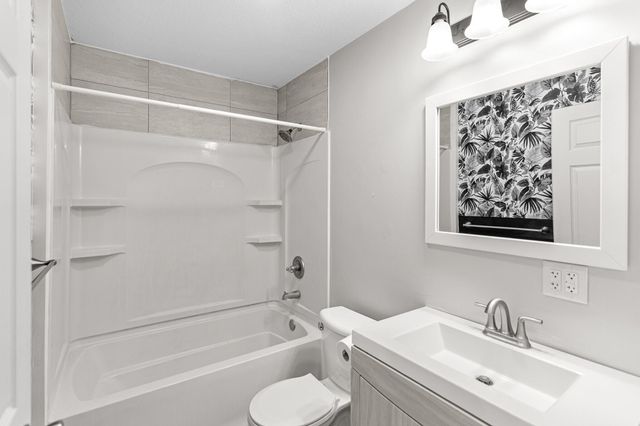 9651 E LAKE SAN-LYNN RD, Centralia, MO 65240