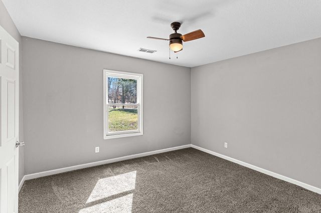 9651 E LAKE SAN-LYNN RD, Centralia, MO 65240