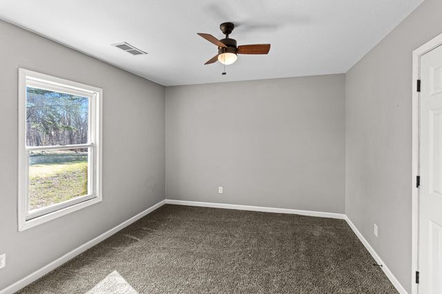 9651 E LAKE SAN-LYNN RD, Centralia, MO 65240