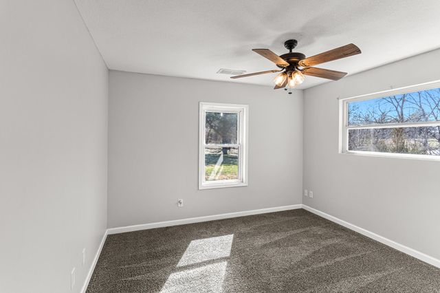 9651 E LAKE SAN-LYNN RD, Centralia, MO 65240