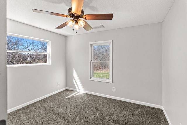 9651 E LAKE SAN-LYNN RD, Centralia, MO 65240