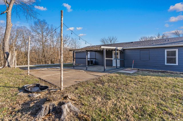 9651 E LAKE SAN-LYNN RD, Centralia, MO 65240