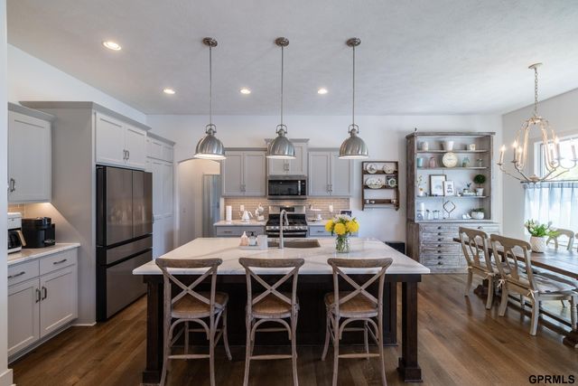 7855 S 194th Street, Gretna, NE 68028