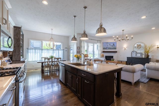 7855 S 194th Street, Gretna, NE 68028