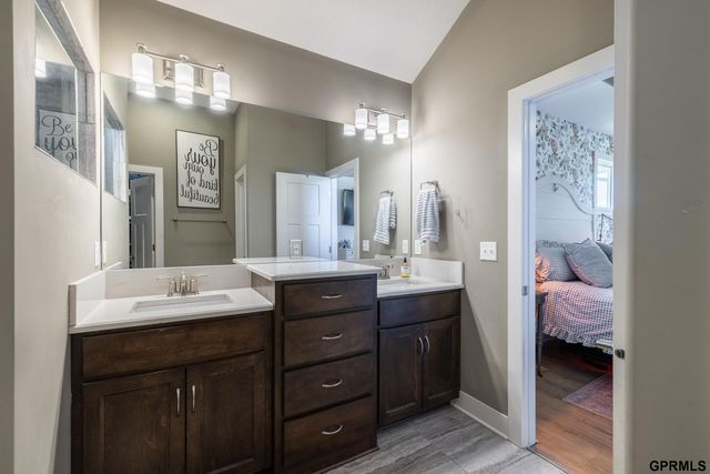 7855 S 194th Street, Gretna, NE 68028