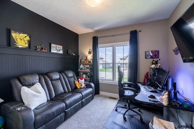 7855 S 194th Street, Gretna, NE 68028