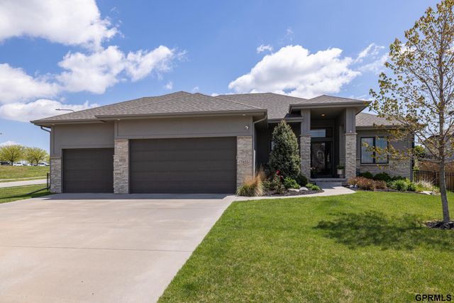 7855 S 194th Street, Gretna, NE 68028